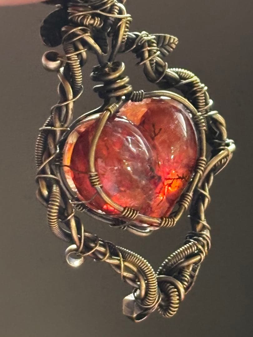 高品質ファイヤークォーツのハート型　ワイヤーペンダントトップ　天然石