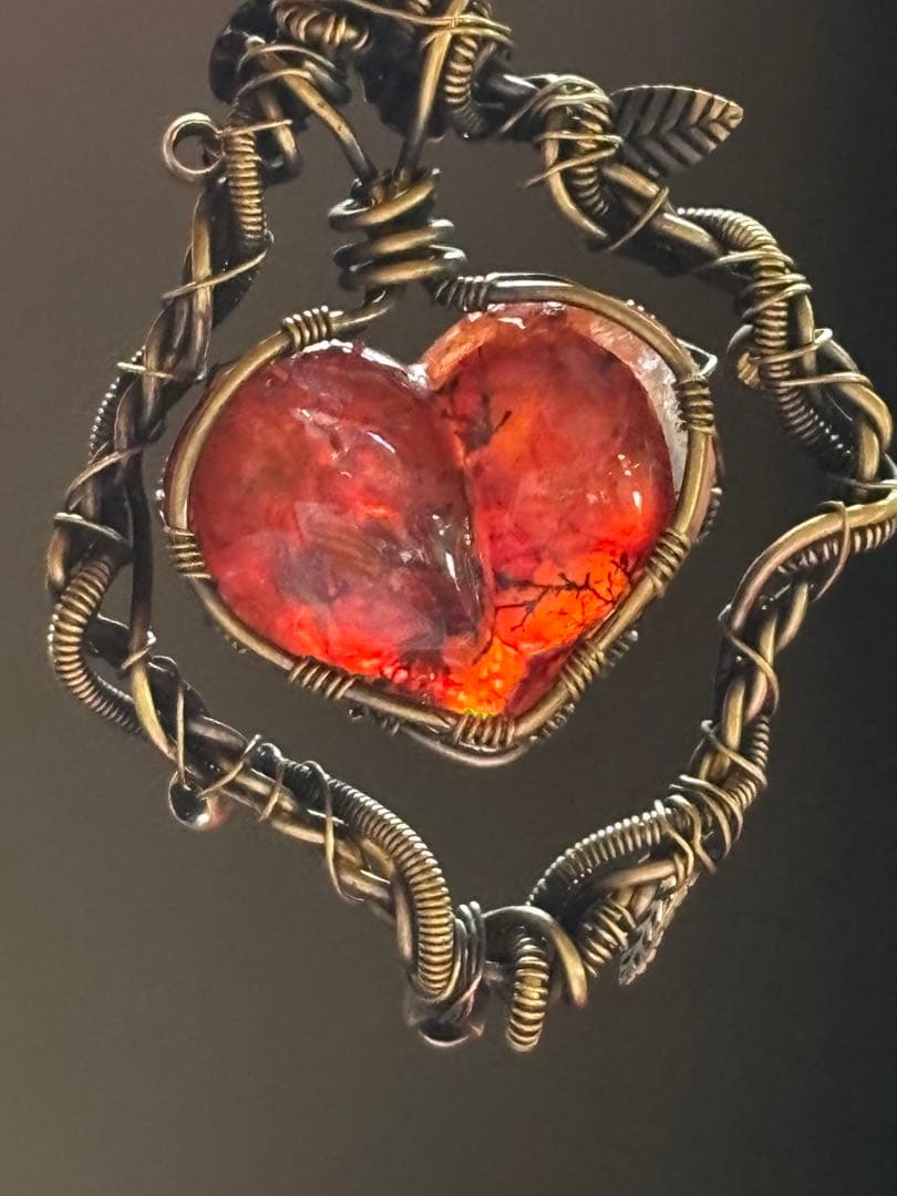 高品質ファイヤークォーツのハート型　ワイヤーペンダントトップ　天然石