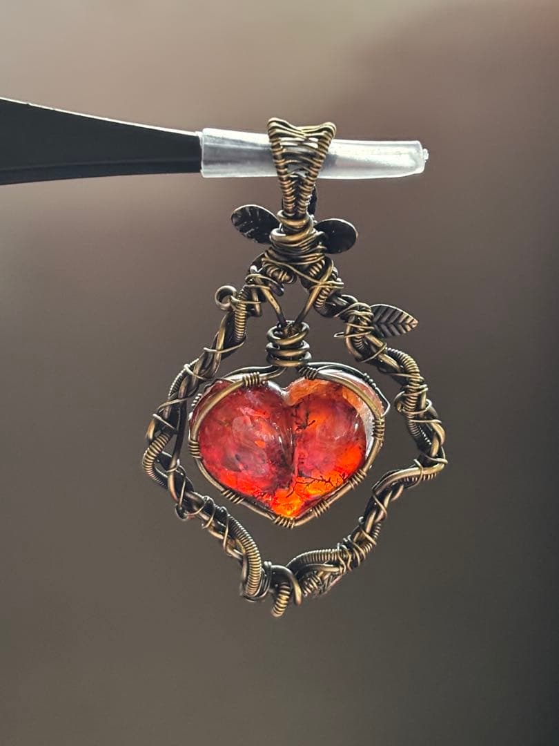 高品質ファイヤークォーツのハート型　ワイヤーペンダントトップ　天然石