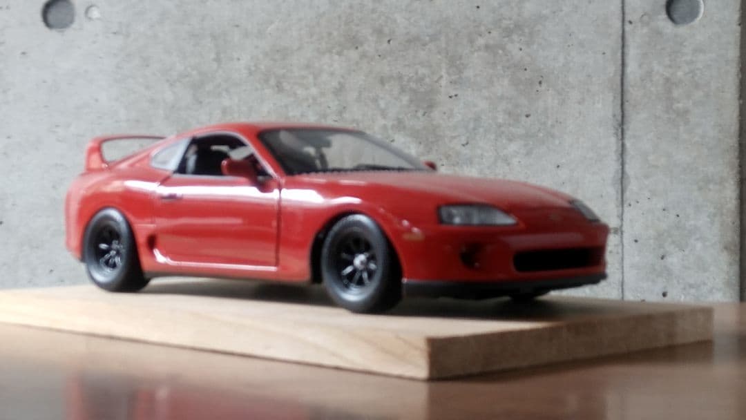 1/18 ミニカー改造 (京商)トヨタ スープラ(赤)