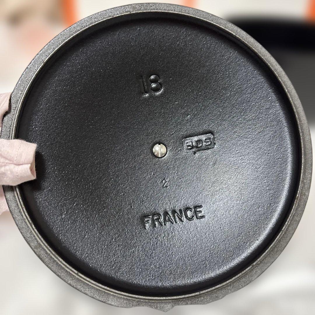 ル・クルーゼ　ココットロンド　18 マットブラック