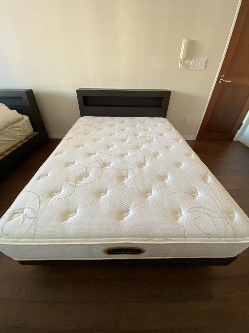 シモンズ　ゴールデンバリュー【ダブルサイズ】マットレス＋ベッドフレーム