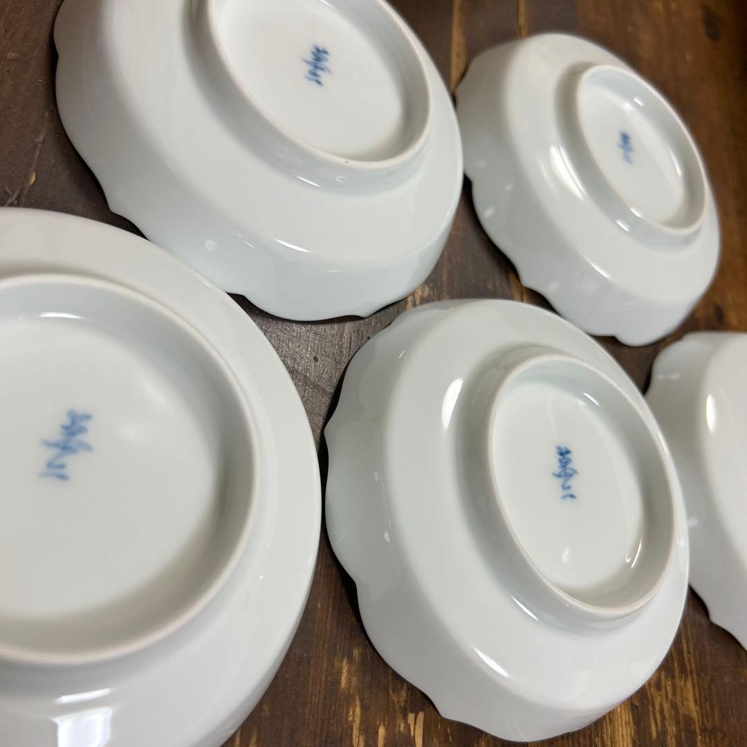 人間国宝　井上萬ニ　白磁牡丹彫文　銘々皿　共箱　牡丹