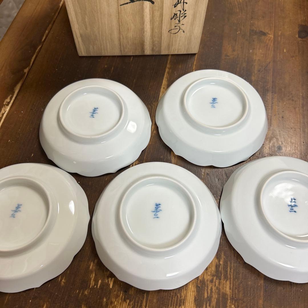 人間国宝　井上萬ニ　白磁牡丹彫文　銘々皿　共箱　牡丹