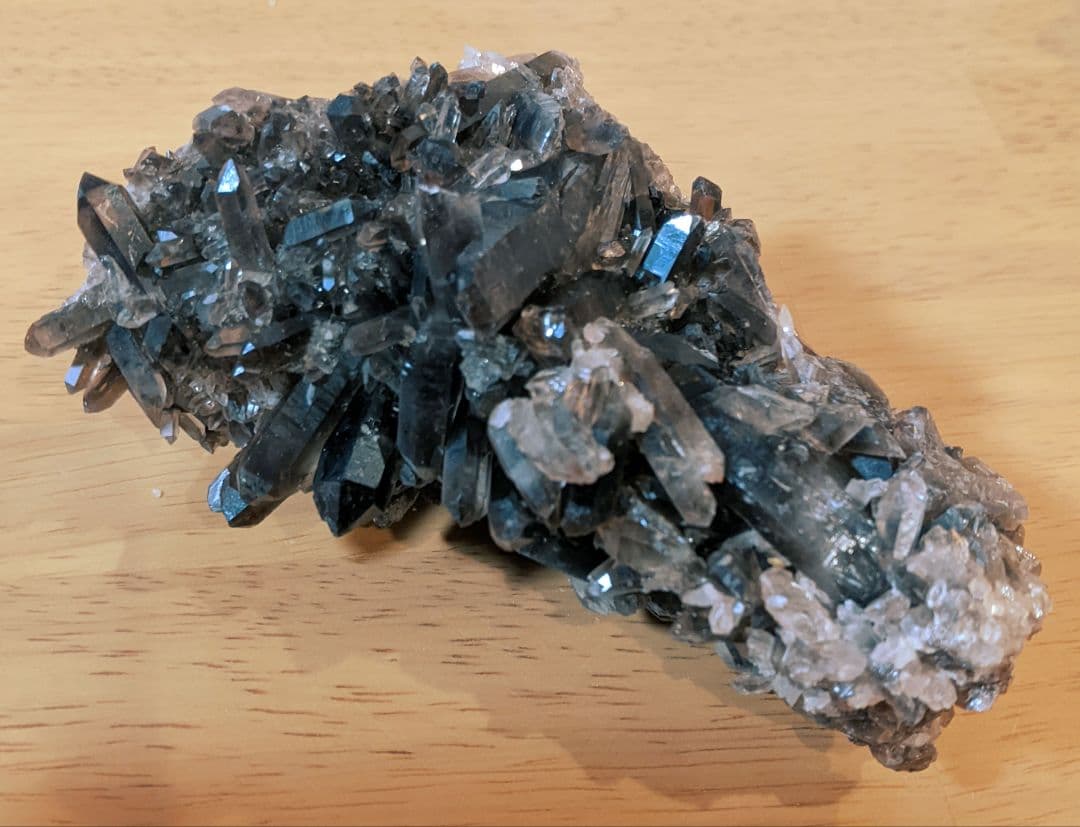 モリオンの大きなクラスター（母岩無し原石）