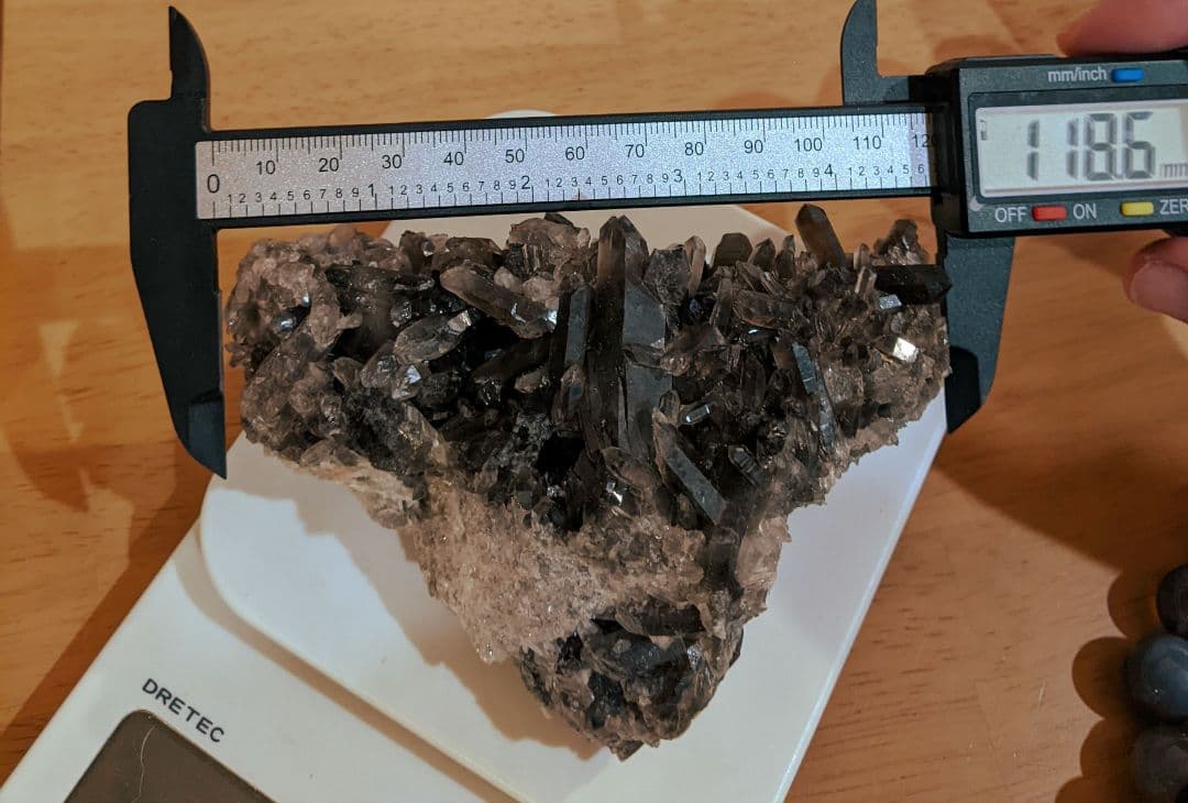 モリオンの大きなクラスター（母岩無し原石）