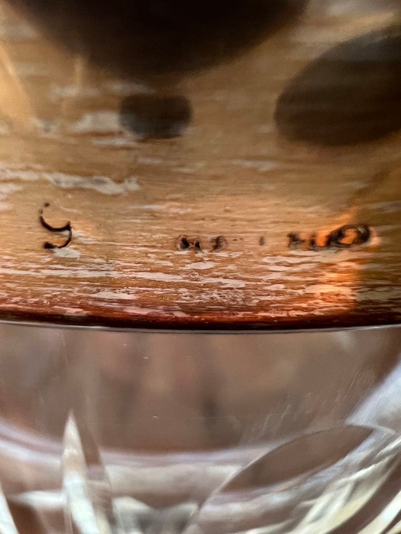 お薦めの一品です　カットグラス　本体に銀製のリム　ボウル