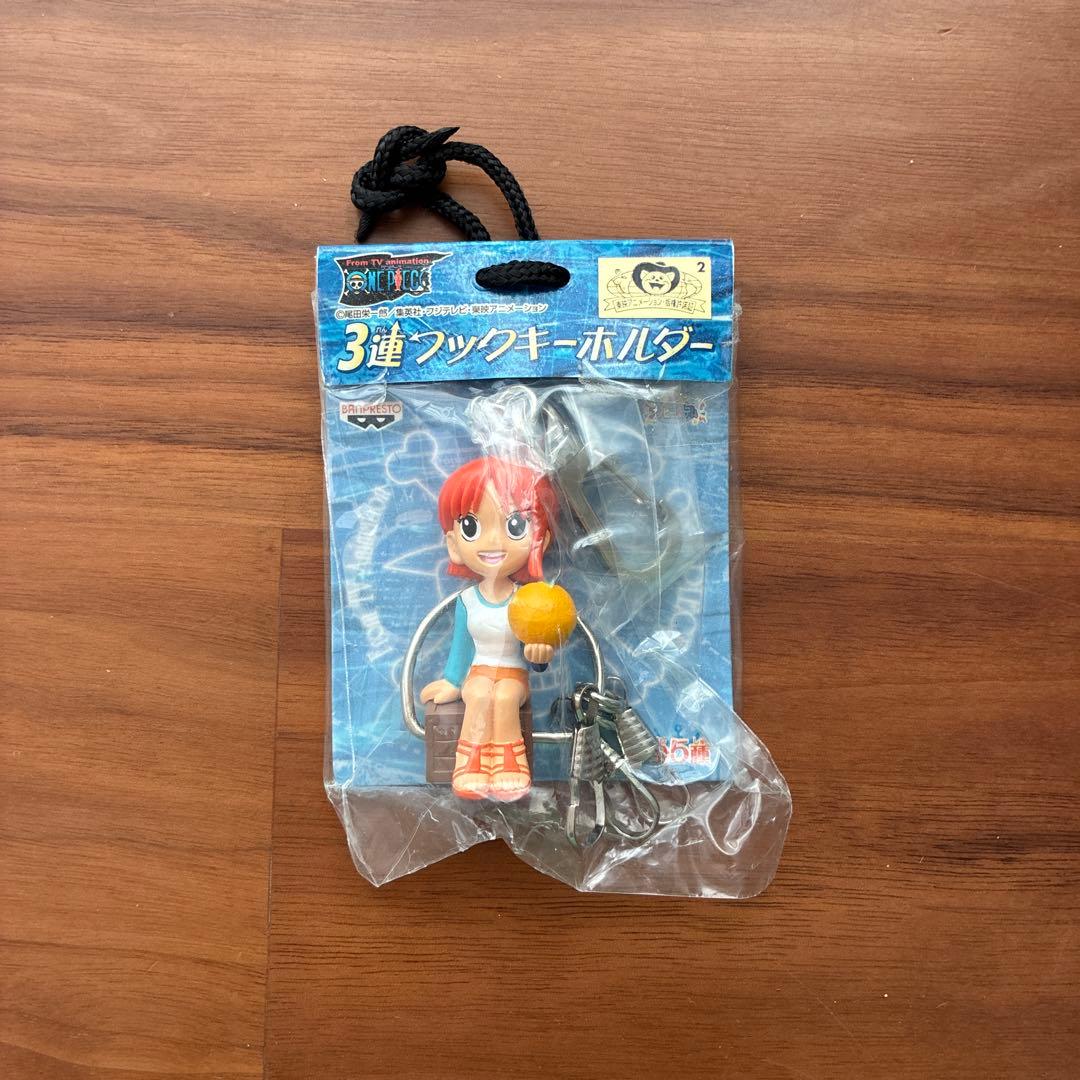希少】ワンピース 3連フックキーホルダー ナミ - メルカリ