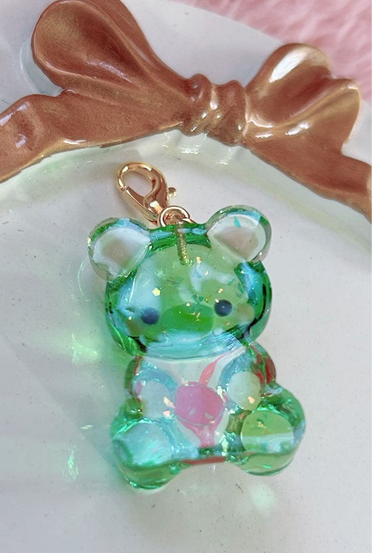 レジンキーホルダー　クリームソーダ　メロンソーダ　オイル入り　クマ