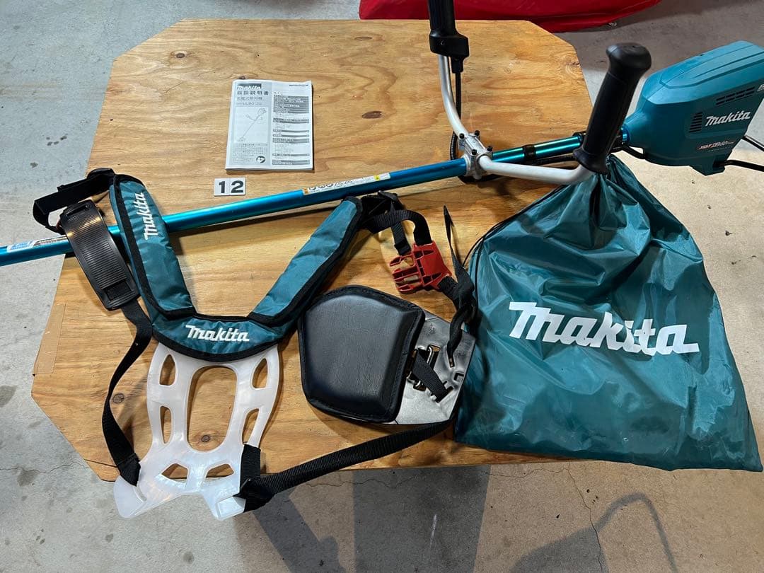 Makita 充電式草刈機モデルMUR012G