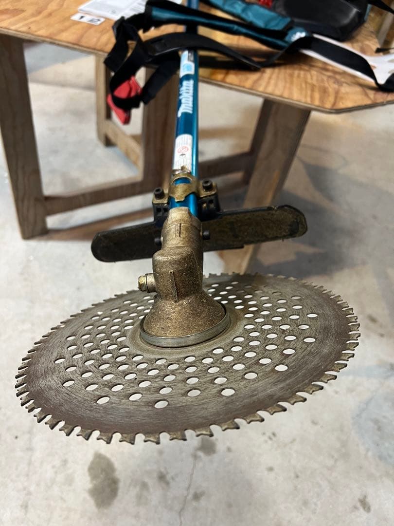 Makita 充電式草刈機モデルMUR012G