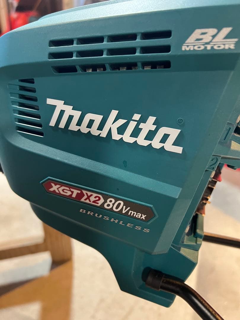 Makita 充電式草刈機モデルMUR012G