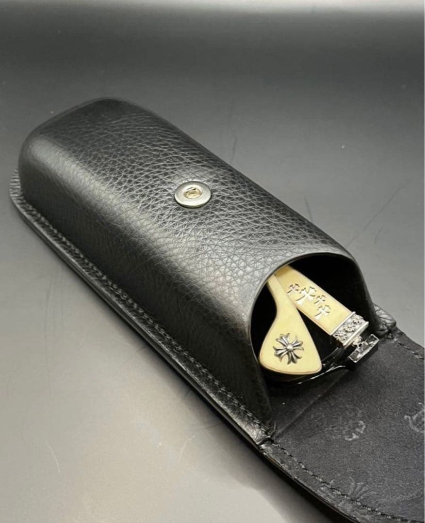 クロムハーツ スクロールラベル ハードケース レザー メガネケース