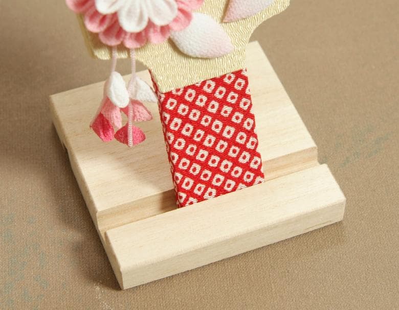 ちりめん細工羽子板飾り 初節句 木製スタンド付 卓上サイズ 木製台座付き 日本製