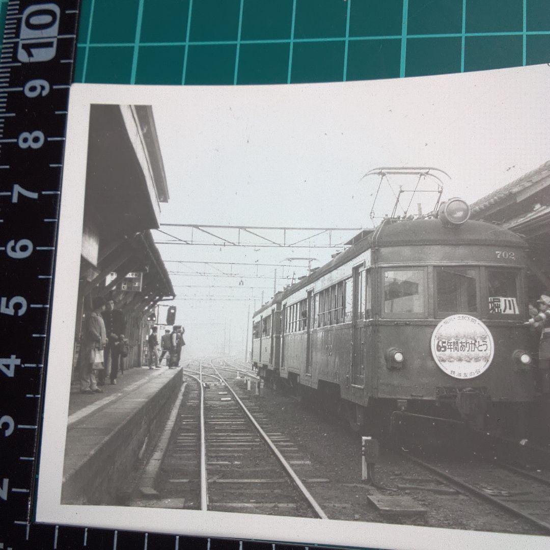 鉄道２ 白黒鉄道写真 混雑した駅の電車