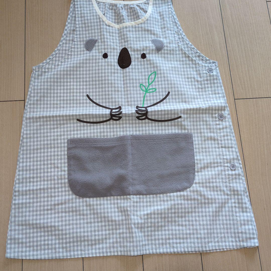 保育エプロン　ドーナツ柄エプロン チョコレートドーナツ刺繍付き