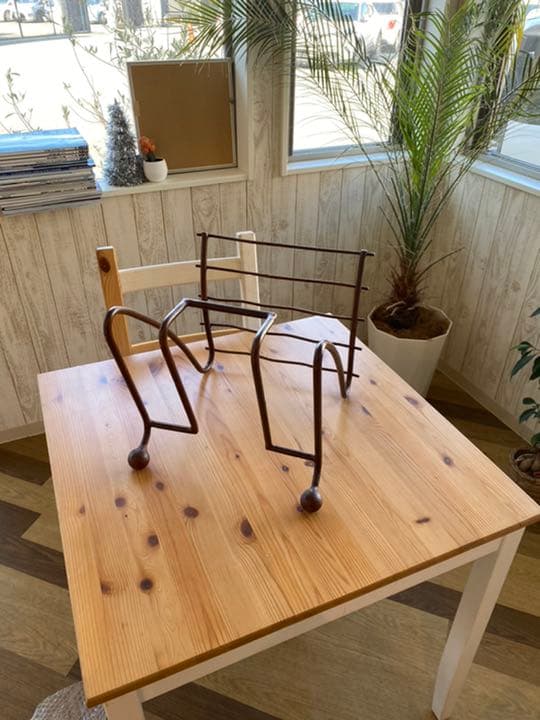 おしゃれ⭐︎マガジンラック⭐︎ブックスタンド⭐︎モダンアート風⭐︎アンティーク風