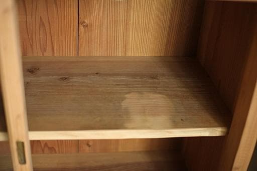 古い木枠のガラス戸棚　引き出し2杯