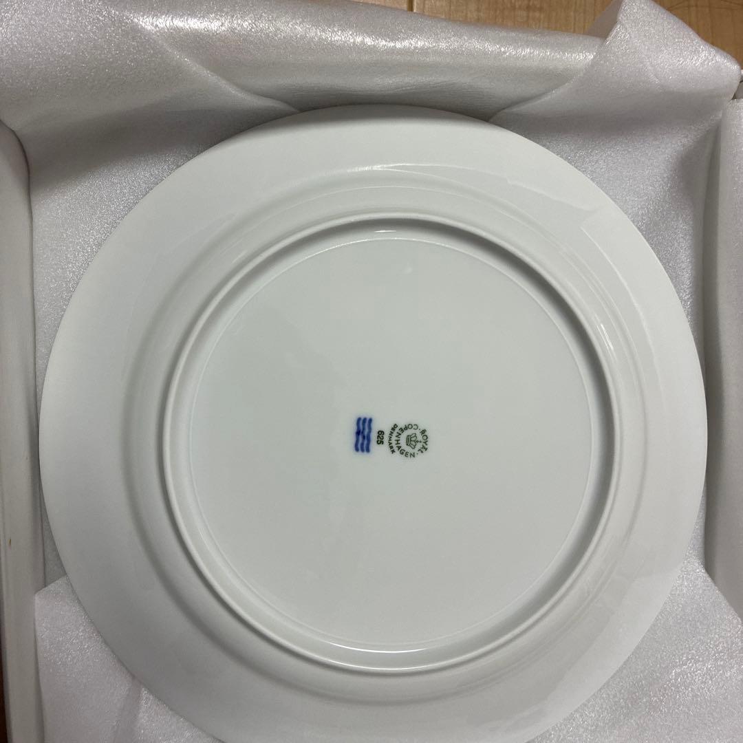 最終値下げ　  ホワイトリブ皿 新品未使用