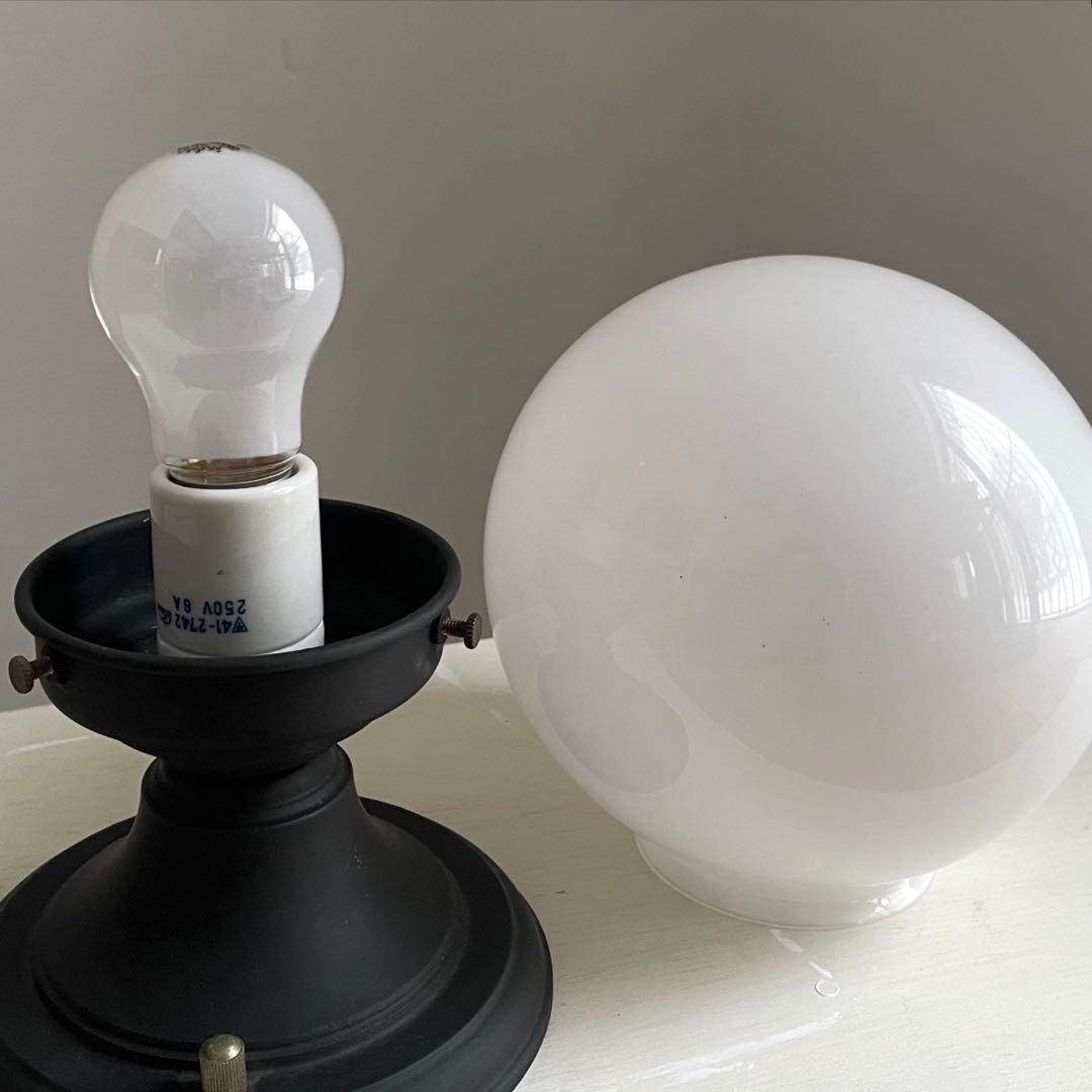 古い乳白ガラスランプ　天井照明　レトロ　アトリエランプ　アンティーク