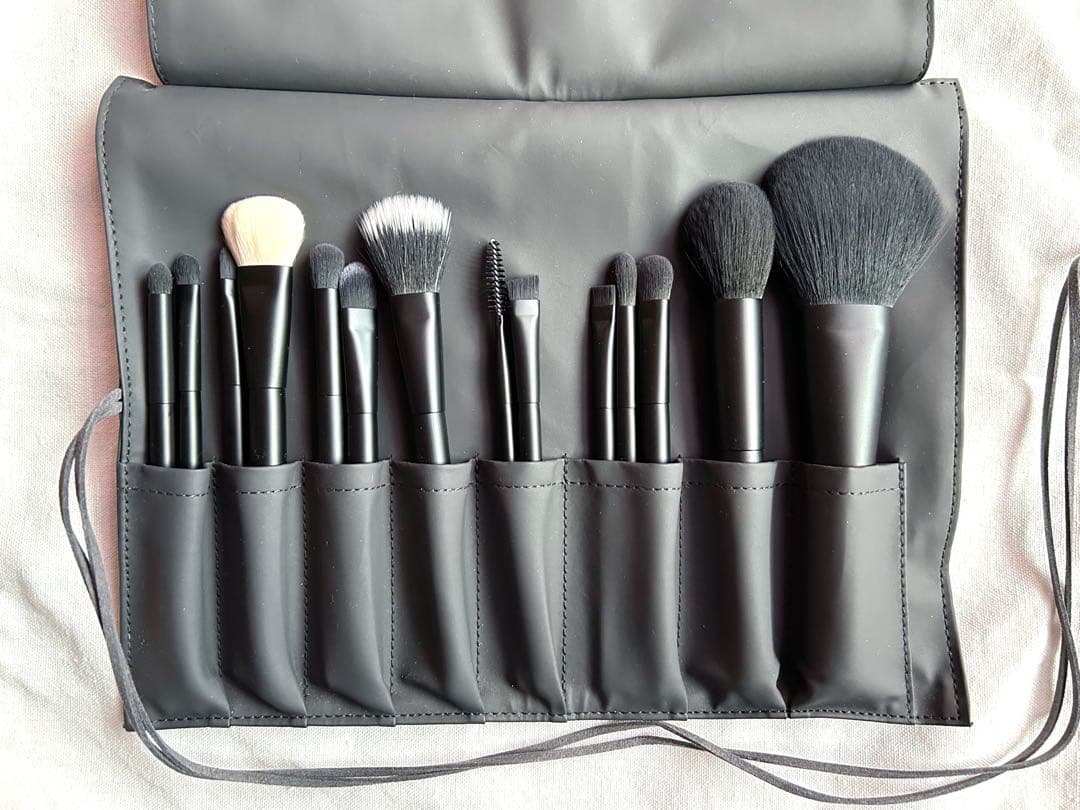 SOYOメイクブラシ14本セット ケース付き 小田切ヒロ - メルカリ