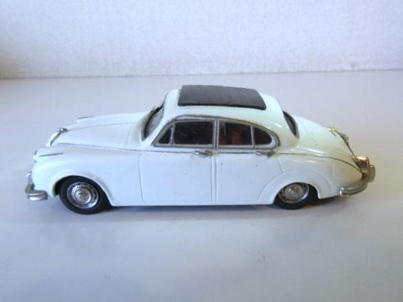 特価 SMTS (1/43) ジャガー ダイムラー 2.5 V8 Saloon - メルカリ