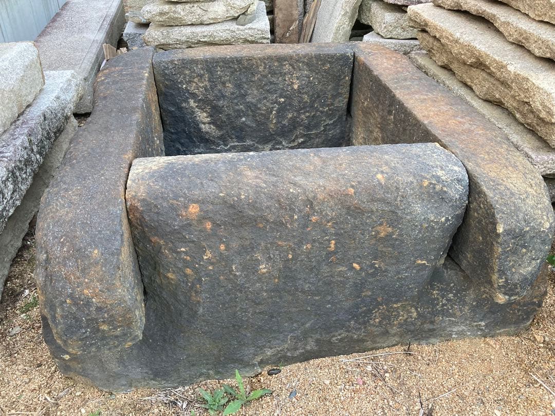 丹波鞍馬石製角井筒