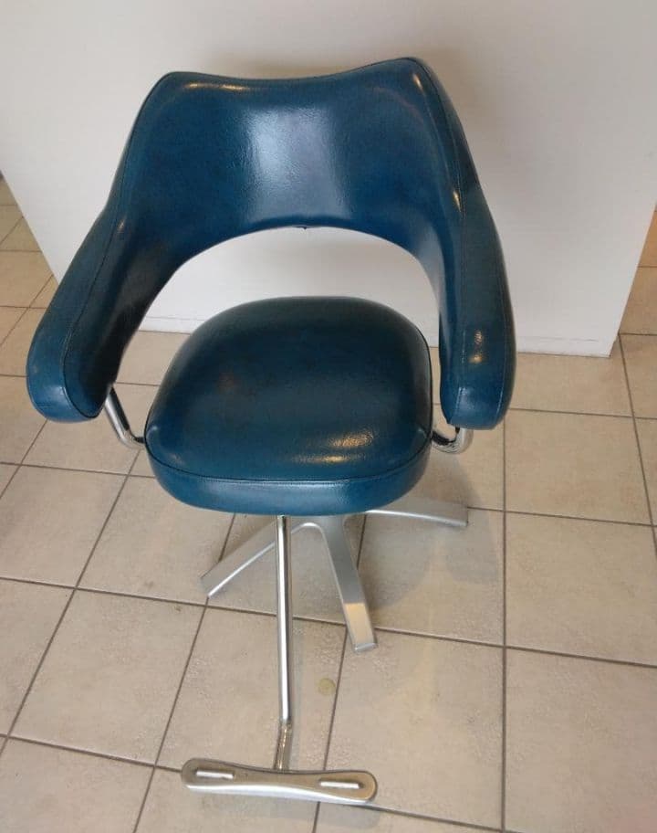 タカラベルモント　スタイリングチェアNami SU-D93NL