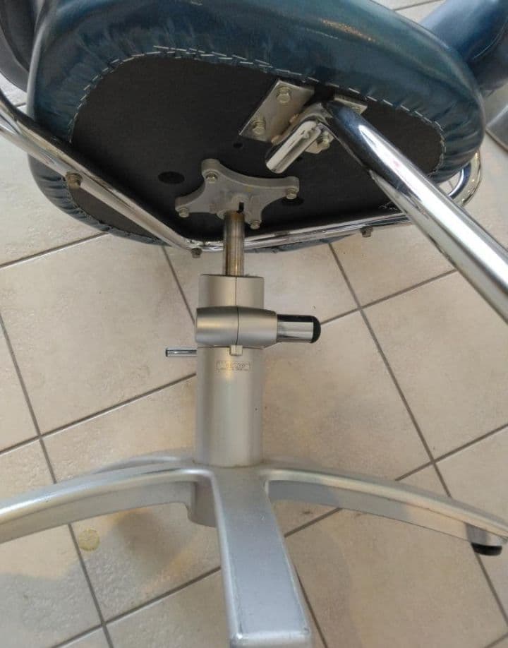 タカラベルモント　スタイリングチェアNami SU-D93NL