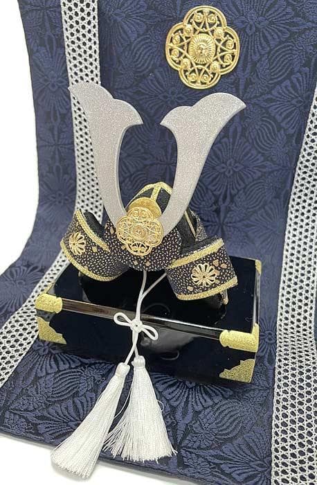 金襴銀兜　几帳付　五月人形兜飾り　端午の節句卓上飾り リュウコドウ 龍虎堂 ちり