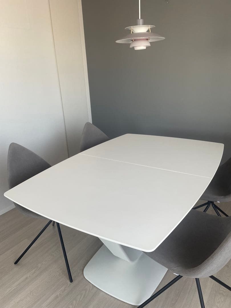 美品】BoConcept Alicante伸長式ダイニングテーブル - メルカリ