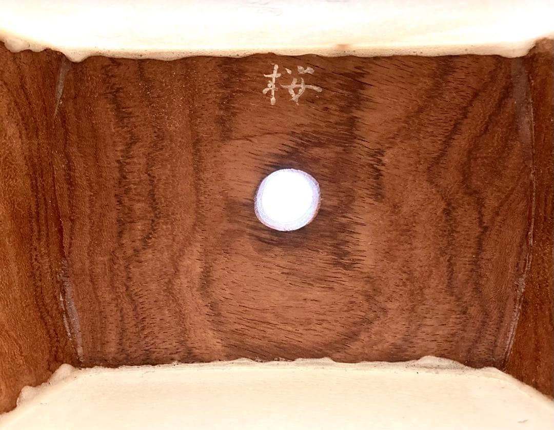 に*ぇ様 美品◆民謡三味線◆紅木 中棹 皮破れ無し 鼈甲撥／駒／指掛け／三つ折り