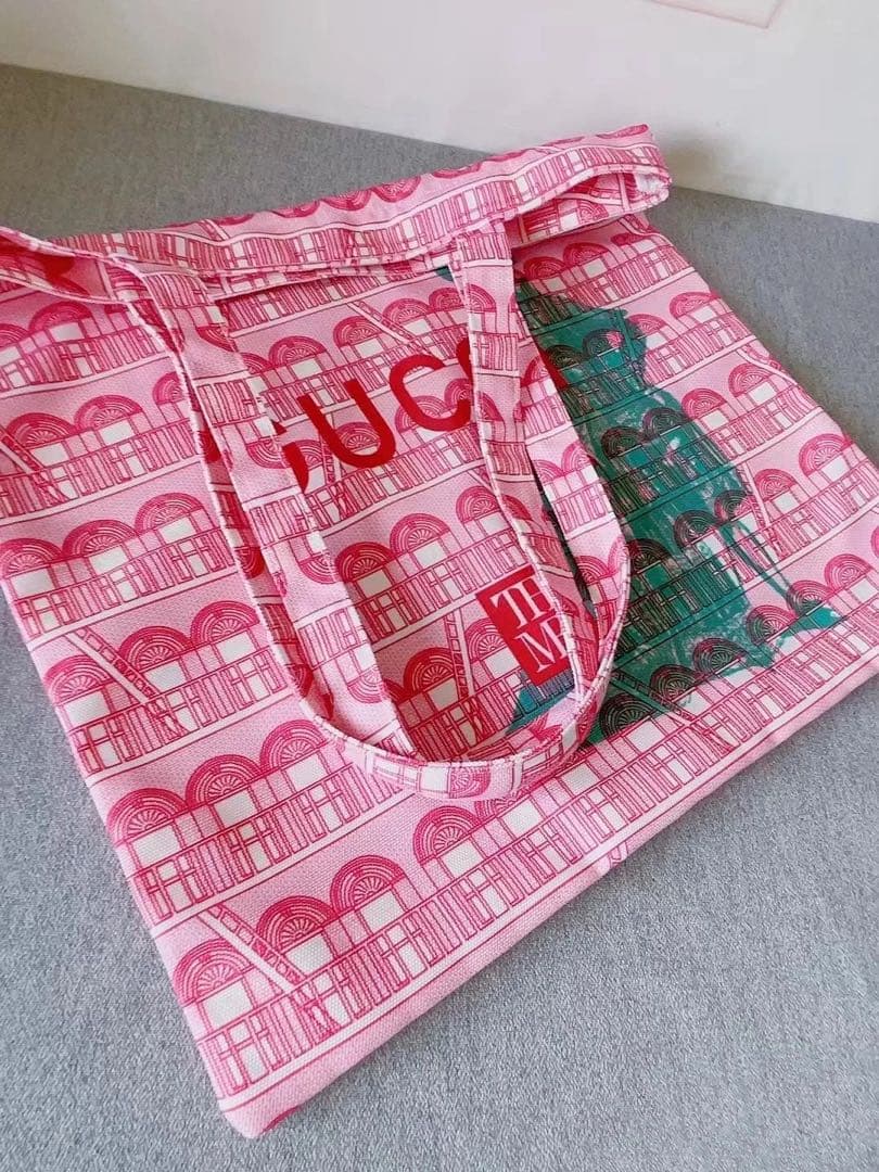 グッチ　NY美術館限定　トートバッグ　エコバッグ　ノベルティ　ピンク