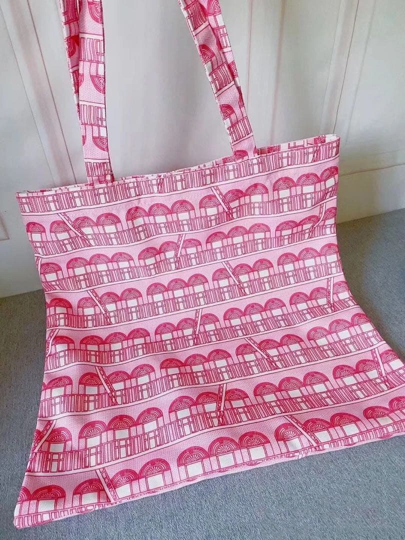 グッチ　NY美術館限定　トートバッグ　エコバッグ　ノベルティ　ピンク