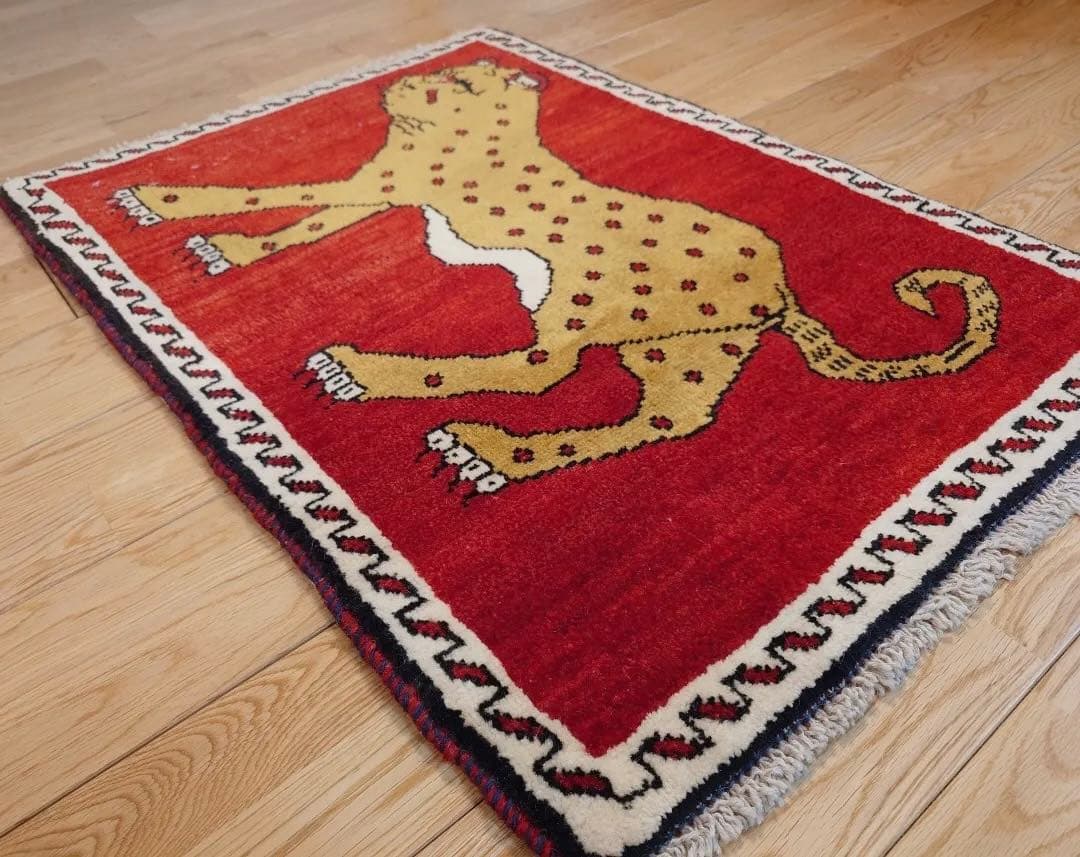 冬キャンペーン】トライバルラグ アマレバフト 87×63 茜色 ヒョウ