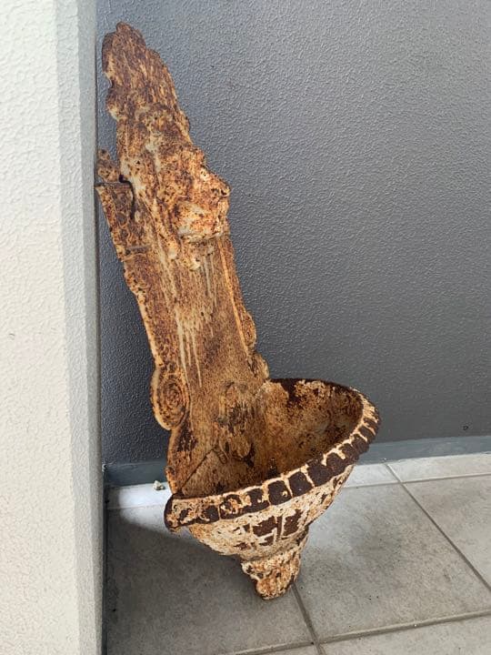 鉄製　ライオンモチーフ　オブジェ　置物