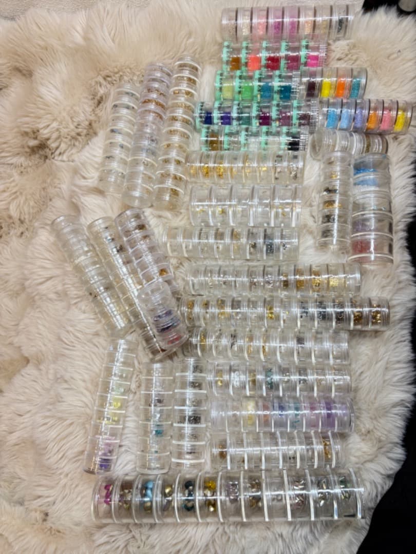 【219種のネイルパーツ】多色 透明ケース付き★