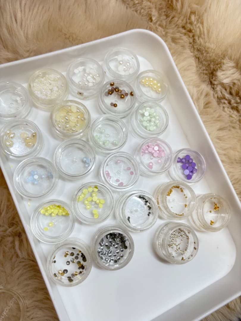 【219種のネイルパーツ】多色 透明ケース付き★