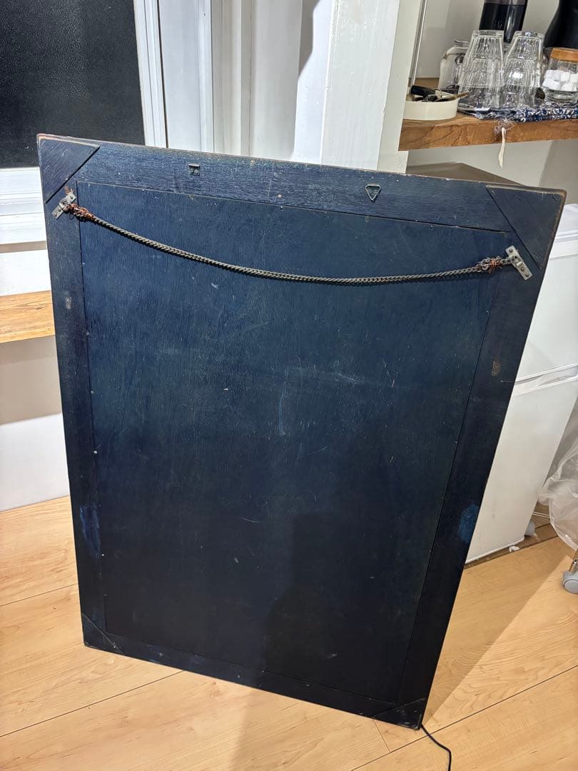 アンティークミラー　彫刻入り壁掛け鏡