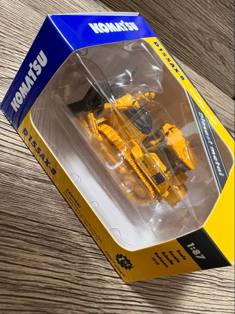 Komatsu D155AX-8 クローラードーザー 1/87