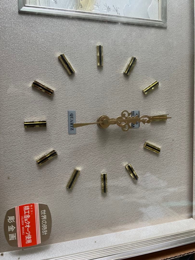 装飾アート付き金色壁掛け時計