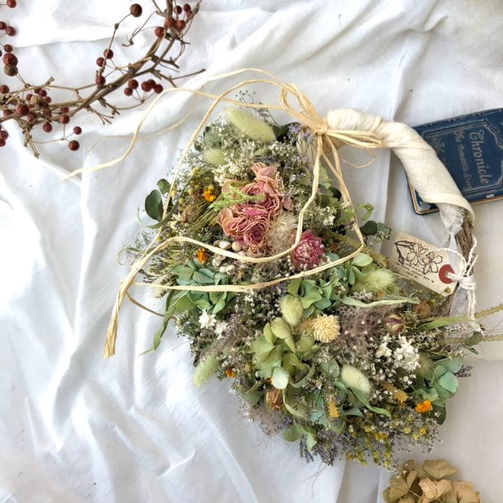 花々の可憐リース