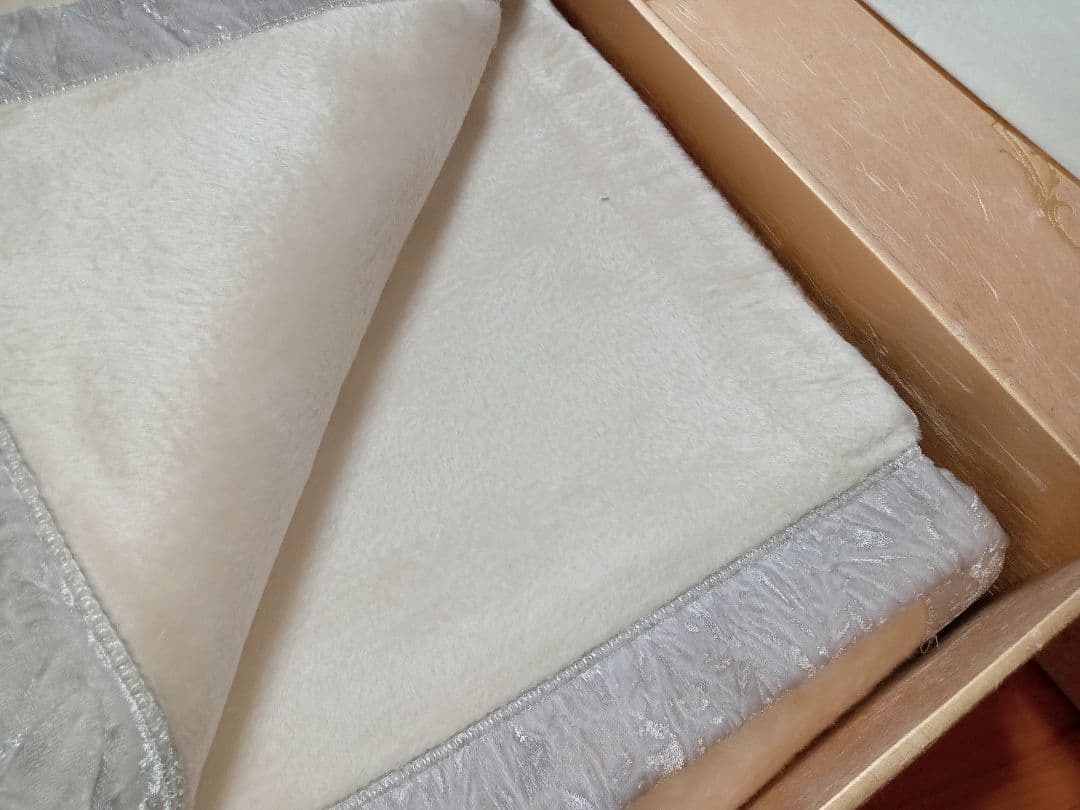 シルク毛布　140×200cm　SILK　日本製（絹100％）　高級品