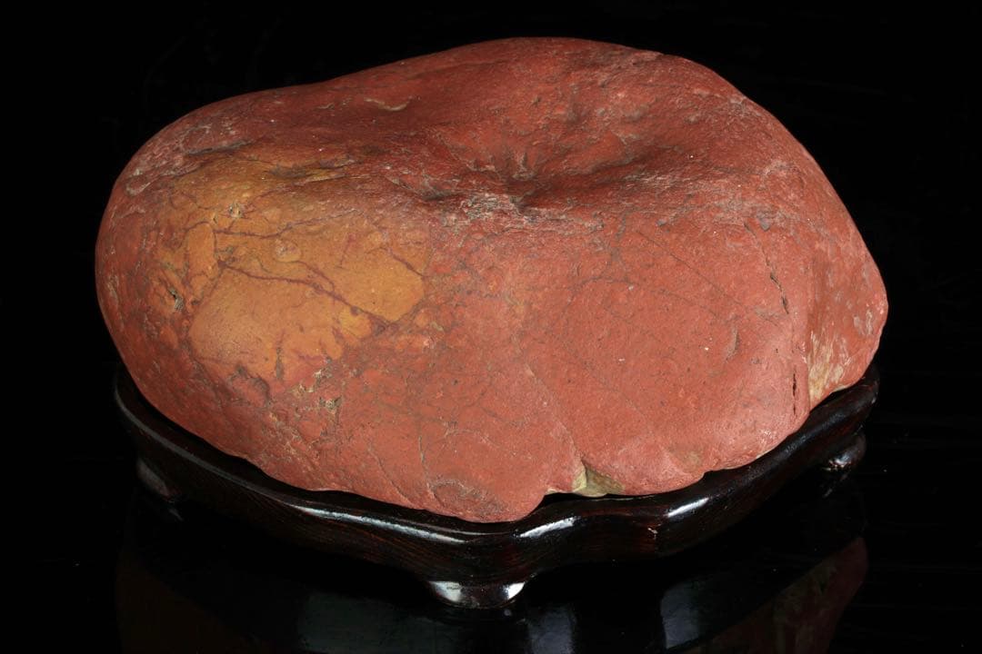 小矢部川石 赤石 1.9kg 台座付 鑑賞石 水石 自然石 景石 盆景 盆石