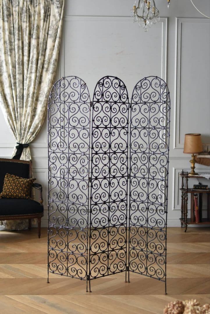 モロッテリアを代表する定番アイテム、アイアン製のパーティションです,2番目