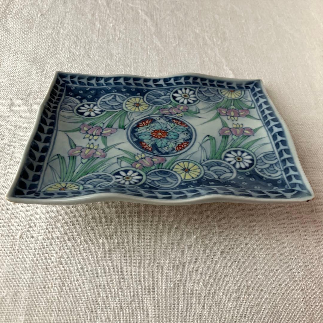 有*一様 佐藤走波(六代目)染錦あやめ草花文皿(長方形) - メルカリ