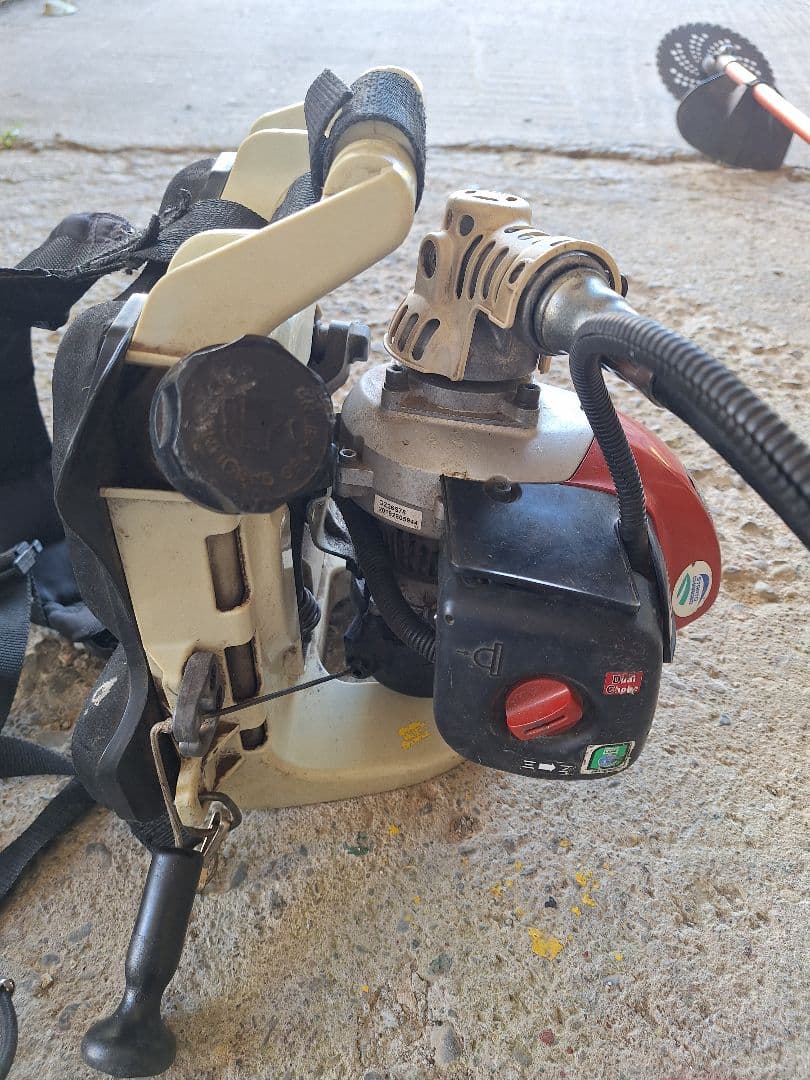 中古ゼノア　背負い草刈機　BKZ275　現行機　(付属品、チップソー1枚おまけ)