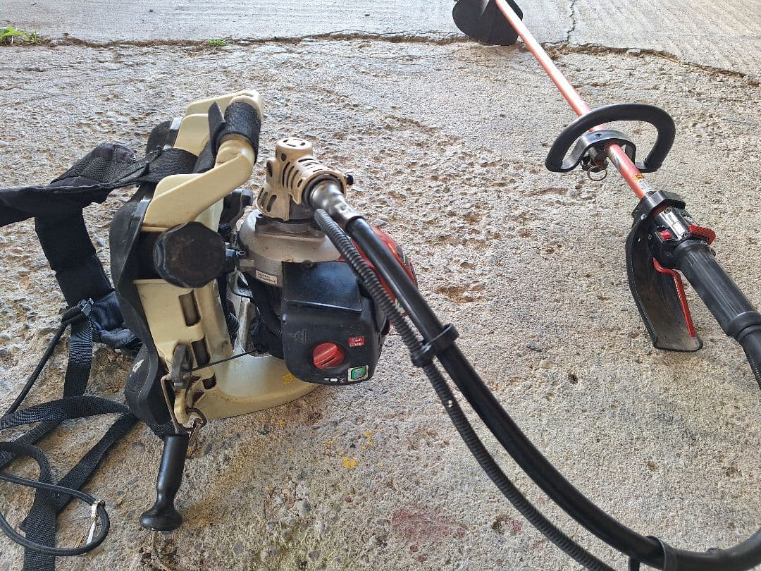 中古ゼノア　背負い草刈機　BKZ275　現行機　(付属品、チップソー1枚おまけ)