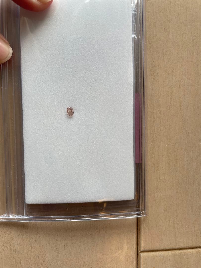 fancy orangy pink 0.153カラット