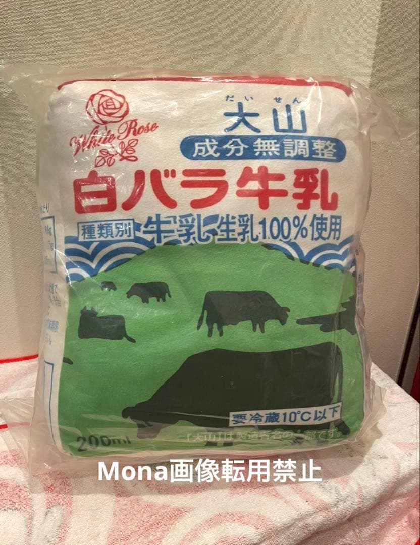 希少【数量限定品】 白バラ牛乳 クッション - メルカリ